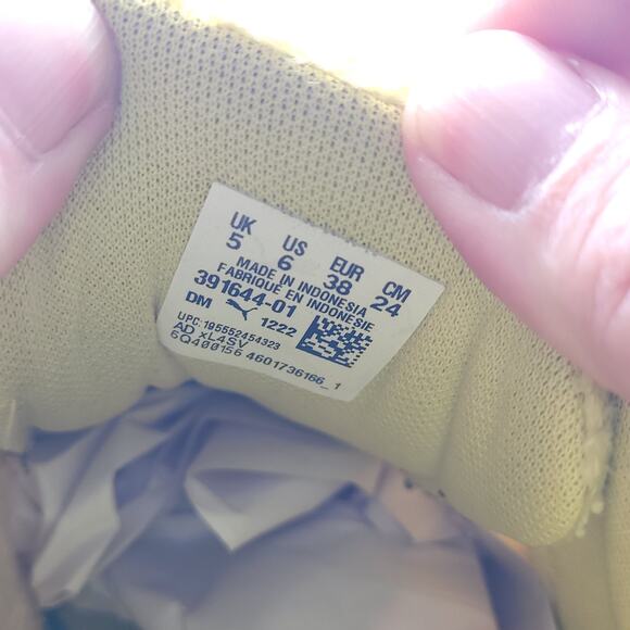 Puma x SpongeBob SquarePants slipstream Yellow 391644-01 boys size 6y - Picture 9 of 9